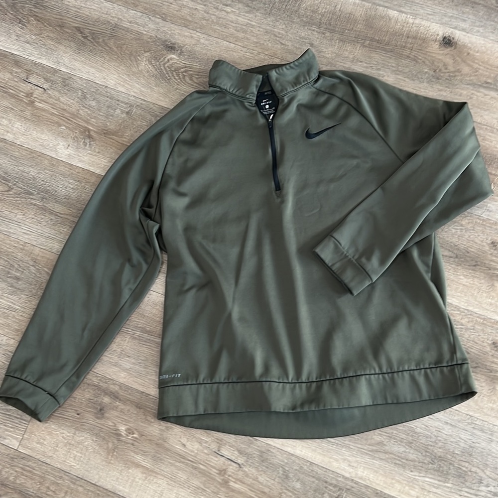EUC Men’s Nike pullover dark green